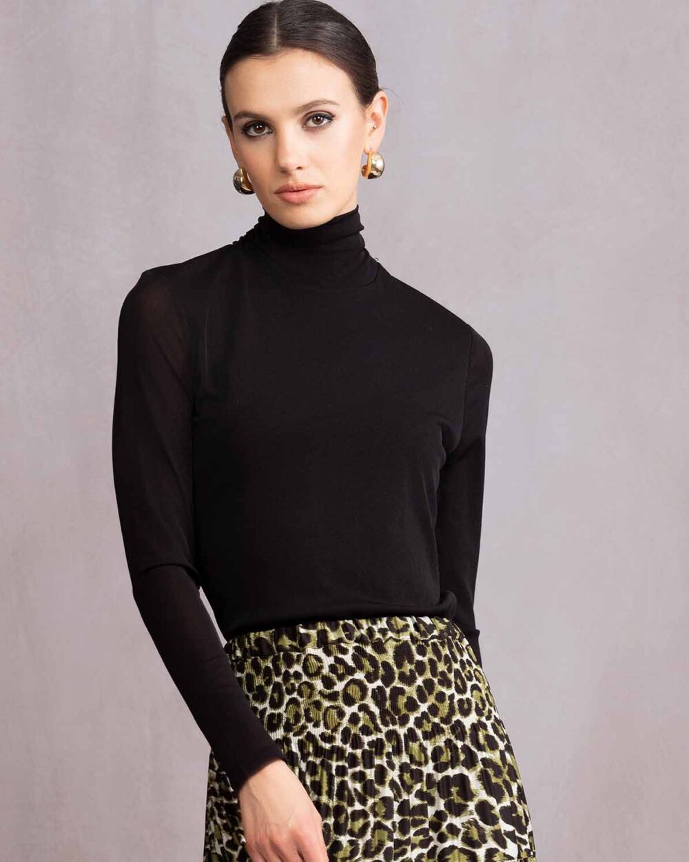 A46025 blackpulloverA46225 greenskirt