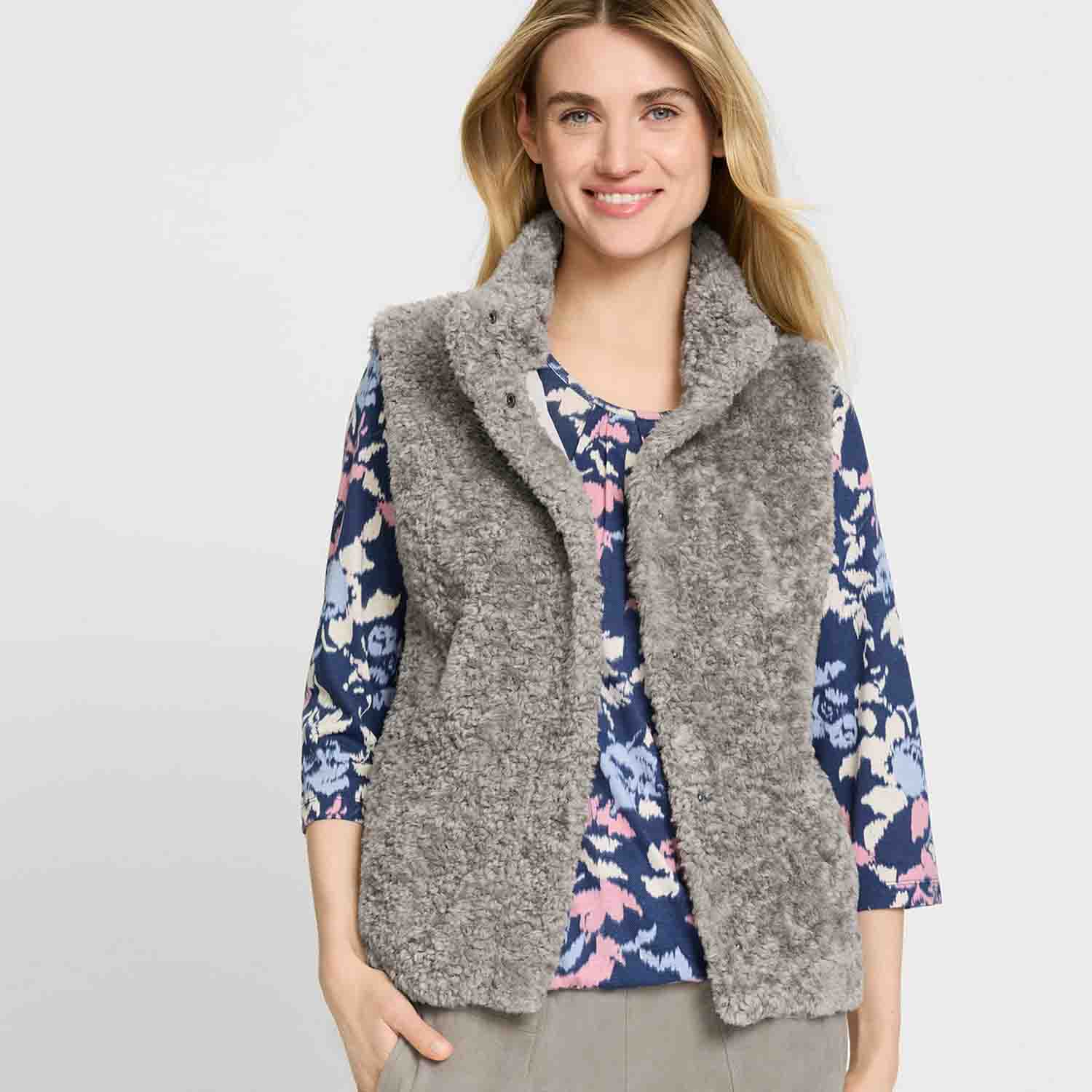 OLSEN Turtle Neck Gilet in Dark Taupe - 15001635 1 Olsen Vintage Romance 25 09 01 10046 15001635