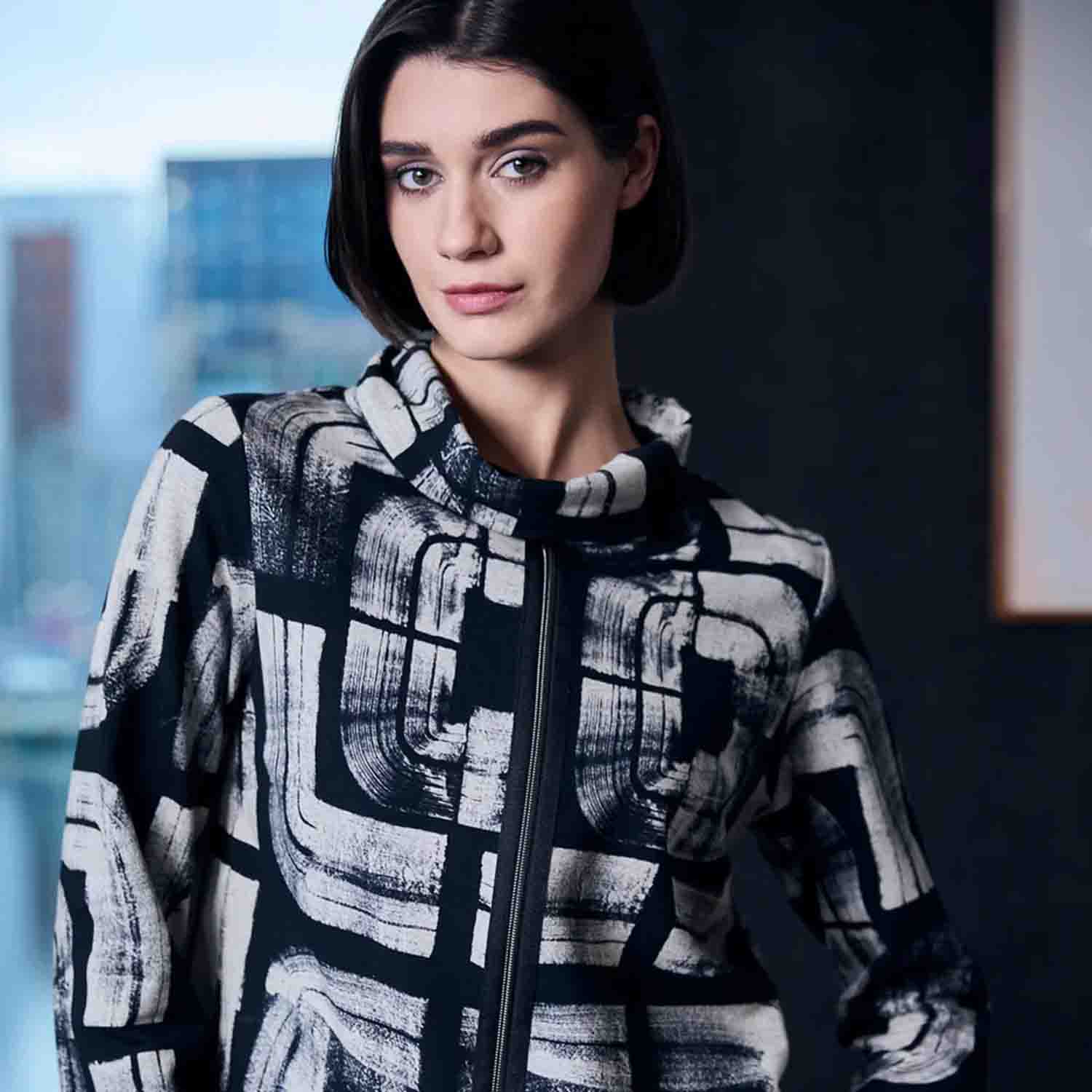 PERUZZI Centre Zip Print Top with Cowl Neck - W25118 2 W25118 1