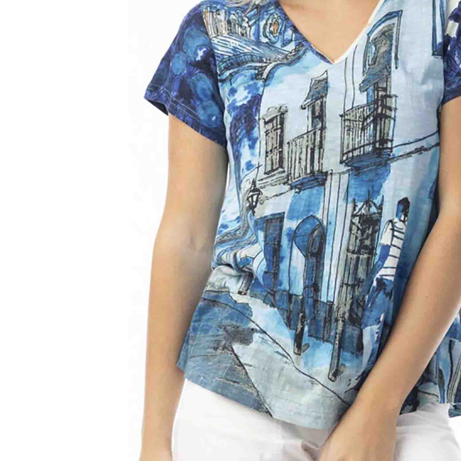23098close blue top close