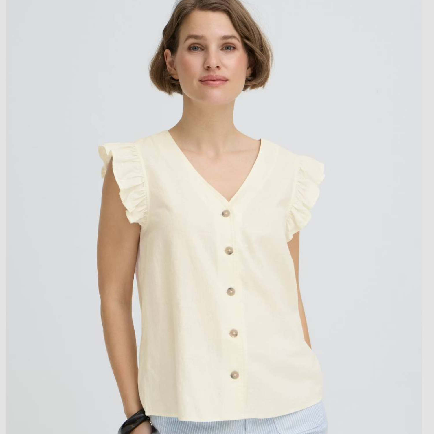 B YOUNG 20816604 BYFALAKKA RUFFLE SHIRT-MARSHMALLOW 1 B YOUNG 20816604 BYFALAKKA RUFFLE SHIRT-MARSHMALLOW